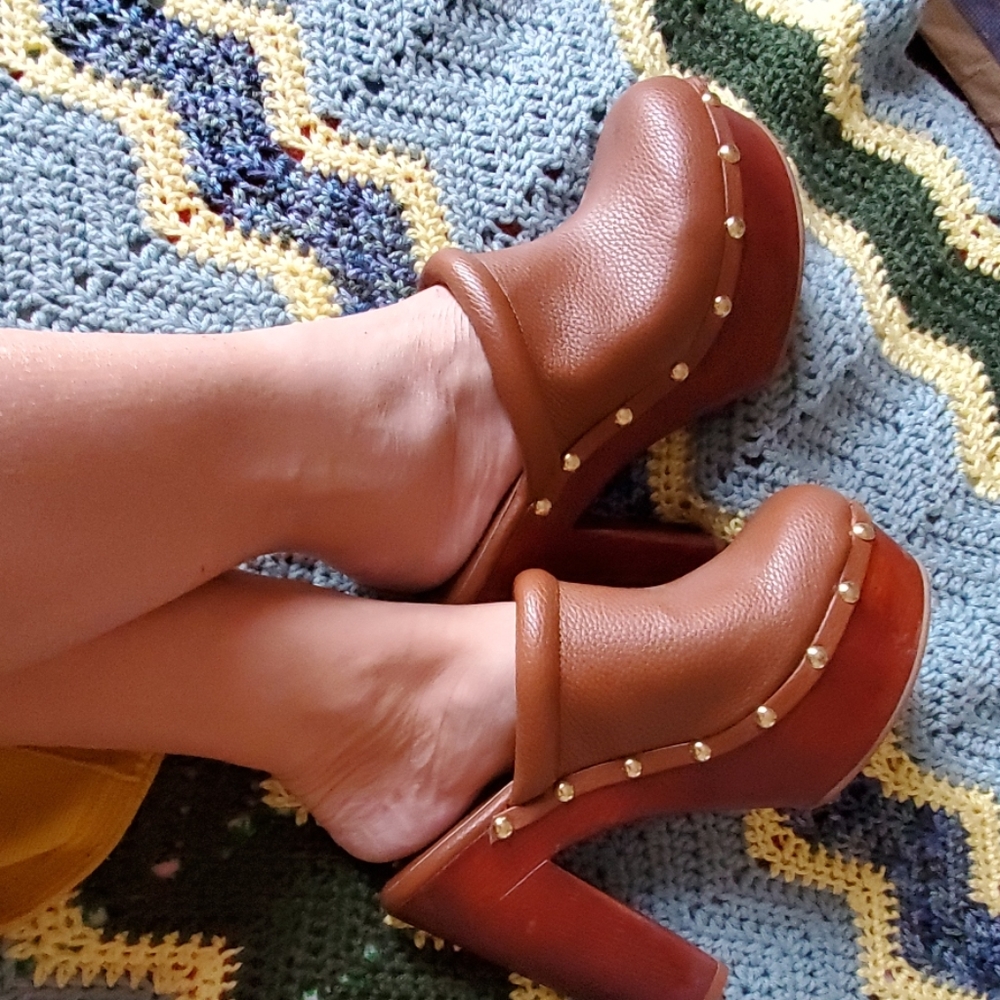 Clogs